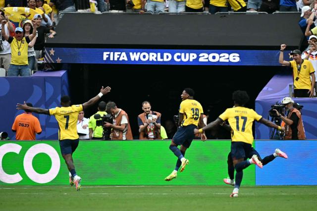 Ecuador's midfielder #19 Gonzalo Plata (C) celebrates scoring his team's second goal during the 2026 World Cup Group E football match between Ecuador and Germany at the New York/New Jersey Stadium in East Rutherford on June 25, 2026. (Photo by Jewel SAMAD / AFP)