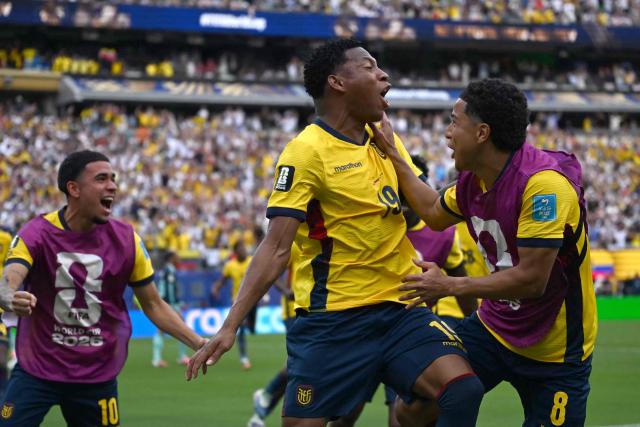 Ecuador's midfielder #19 Gonzalo Plata celebrates with teammates scoring his team's second goal during the 2026 World Cup Group E football match between Ecuador and Germany at the New York/New Jersey Stadium in East Rutherford on June 25, 2026. (Photo by MAURO PIMENTEL / AFP)