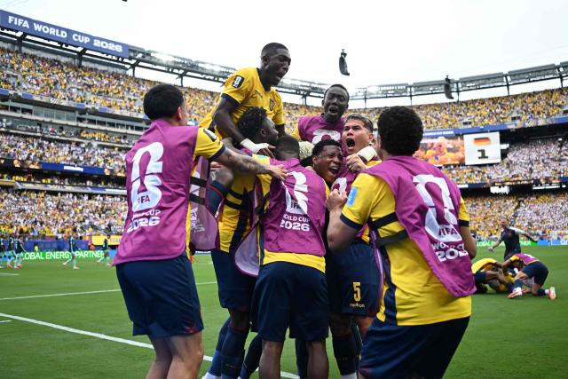 Ecuador's midfielder #19 Gonzalo Plata celebrates with teammates scoring his team's second goal during the 2026 World Cup Group E football match between Ecuador and Germany at the New York/New Jersey Stadium in East Rutherford on June 25, 2026. (Photo by MAURO PIMENTEL / AFP)