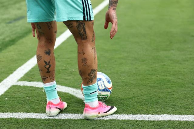 A view of tattoos on the legs of Germany's defender #22 David Raum as he takes a corner kick during the 2026 World Cup Group E football match between Ecuador and Germany at the New York/New Jersey Stadium in East Rutherford on June 25, 2026. (Photo by CHARLY TRIBALLEAU / AFP)