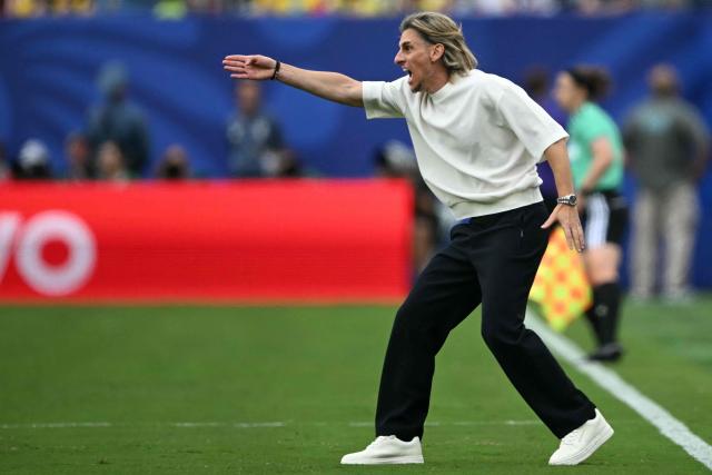 Ecuador's Argentine head coach Sebastian Beccacece gestures during the 2026 World Cup Group E football match between Ecuador and Germany at the New York/New Jersey Stadium in East Rutherford on June 25, 2026. (Photo by MAURO PIMENTEL / AFP)