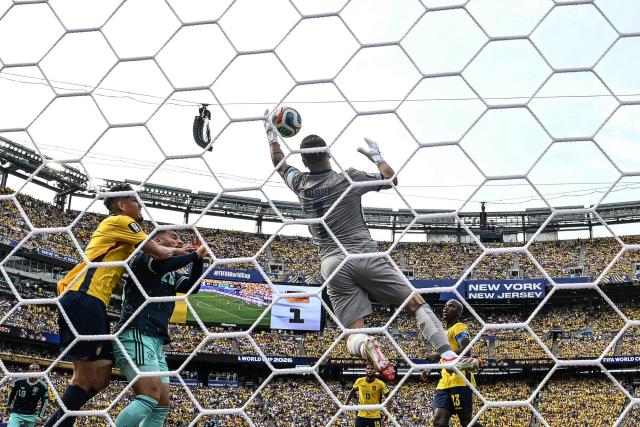 Ecuador's goalkeeper #01 Hernan Galindez makes a save during the 2026 World Cup Group E football match between Ecuador and Germany at the New York/New Jersey Stadium in East Rutherford on June 25, 2026. (Photo by Jewel SAMAD / AFP)