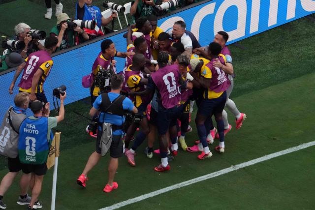 Ecuador's midfielder #19 Gonzalo Plata celebrates with teammates scoring his team's second goal during the 2026 World Cup Group E football match between Ecuador and Germany at the New York/New Jersey Stadium in East Rutherford on June 25, 2026. (Photo by TIMOTHY A. CLARY / AFP)