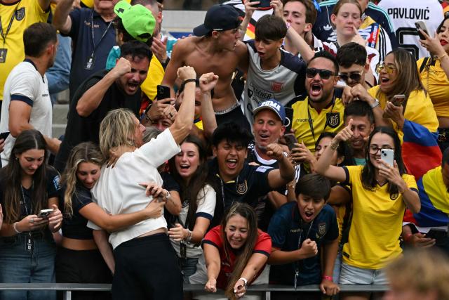 Ecuador's Argentine head coach Sebastian Beccacece celebrates with family and fans after winning the 2026 World Cup Group E football match between Ecuador and Germany at the New York/New Jersey Stadium in East Rutherford on June 25, 2026. (Photo by Pedro UGARTE / AFP)