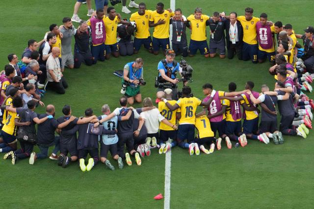 Ecuador's players celebrate after winning the 2026 World Cup Group E football match between Ecuador and Germany at the New York/New Jersey Stadium in East Rutherford on June 25, 2026. (Photo by TIMOTHY A. CLARY / AFP)