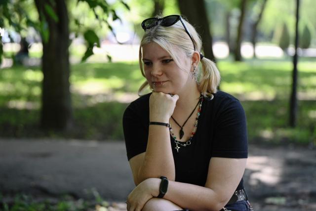 Arina, 23, civilian, who prepares to join the army poses for a photograph during an AFP interview in an undisclosed location in Ukraine on June 7, 2026, amid the Russian invasion of Ukraine. At the end of April, the Ukrainian parliament adopted at first reading a new civil code that appears to confirm the ban on same-sex couples marrying. A heavy blow for LGBTQ+ soldiers fighting on the front and for their partners, who are waging a double battle: against Russia and for their rights in Ukraine. (Photo by Genya SAVILOV / AFP)