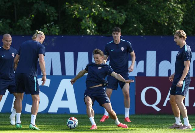 (L-R) Norway's defender #04 Leo Ostigard, forward #09 Erling Braut Haaland, midfielder #10 Martin Odegaard, forward #11 Jorgen Strand Larsen, and midfielder #18 Kristian Thorstvedt take part in a training session on the eve of Norway's 2026 World Cup football tournament Group I football match against France at New England Revolution Training Centre in Foxborough, near Boston, on June 25, 2026.  (Photo by FRANCK FIFE / AFP)