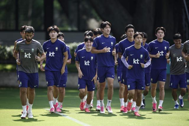 South Korea's players take part in a training session at Chivas Verde Valle in Guadalajara, Mexico on June 25, 2026, during the 2026 World Cup football tournament. (Photo by Ulises RUIZ / AFP)