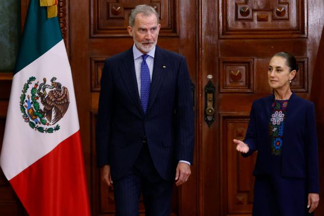Mexicos' President Claudia Sheinbaum lets King Felipe VI of Spain go first during a meeting at the Palacio Nacional in Mexico City on June 25, 2026. (Photo by Rodrigo Oropeza / AFP)