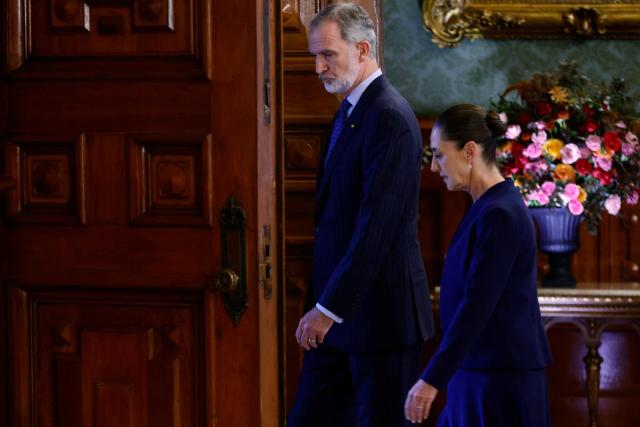 Mexicos' President Claudia Sheinbaum and King Felipe VI of Spain leave for a meeting at the Palacio Nacional in Mexico City on June 25, 2026. (Photo by Rodrigo Oropeza / AFP)