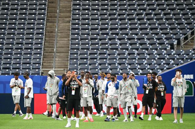 Cape Verde's players take part in a pitch familiarisation at the Houston Stadium in Houston on June 25, 2026, on the eve of the 2026 World Cup Group H football match between Cape Verde and Saudi Arabia.  (Photo by RONALDO SCHEMIDT / AFP)