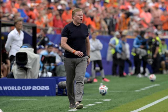 Netherlands' head coach Ronald Koeman gestures during the 2026 World Cup Group F football match between Tunisia and the Netherlands at the Kansas City Stadium in Kansas City on June 25, 2026.  (Photo by Juan MABROMATA / AFP)