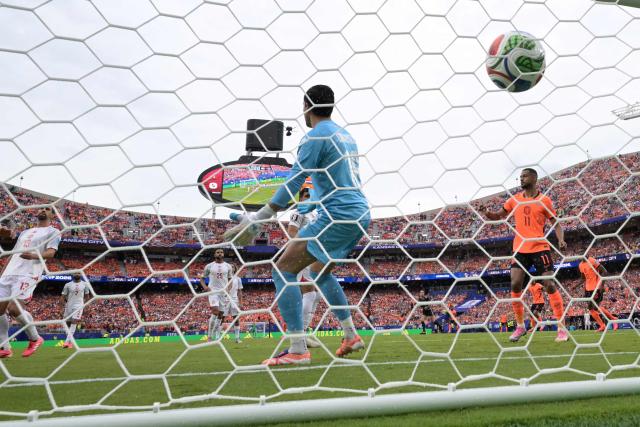 Tunisia's goalkeeper #16 Aymen Dahmen (C) concedes a goal during the 2026 World Cup Group F football match between Tunisia and the Netherlands at the Kansas City Stadium in Kansas City on June 25, 2026.  (Photo by Juan MABROMATA / AFP)