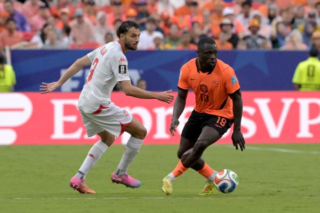 Tunisia's defender #03 Montassar Talbi and Netherlands' forward #18 Donyell Malen fight for the ball during the 2026 World Cup Group F football match between Tunisia and the Netherlands at the Kansas City Stadium in Kansas City on June 25, 2026.  (Photo by Juan MABROMATA / AFP)