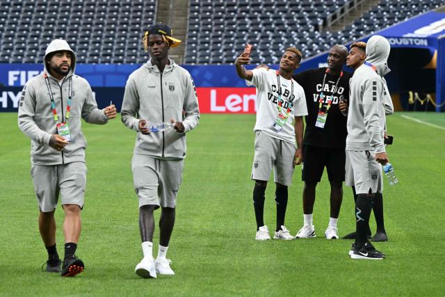 Cape Verde's players take part in a pitch familiarisation at the Houston Stadium in Houston on June 25, 2026, on the eve of the 2026 World Cup Group H football match between Cape Verde and Saudi Arabia.  (Photo by RONALDO SCHEMIDT / AFP)