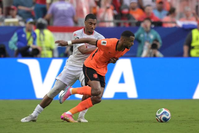 Tunisia's defender #20 Yan Valery (L) and Netherlands' forward #11 Cody Gakpo fight for the ball during the 2026 World Cup Group F football match between Tunisia and the Netherlands at the Kansas City Stadium in Kansas City on June 25, 2026.  (Photo by Juan MABROMATA / AFP)