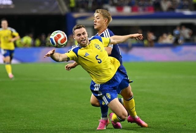 Sweden's defender #05 Gabriel Gudmundsson is fouled by Japan's midfielder #10 Ritsu Doan during the 2026 World Cup Group F football match between Japan and Sweden at the Dallas Stadium in Arlington on June 25, 2026.  (Photo by Paul ELLIS / AFP)