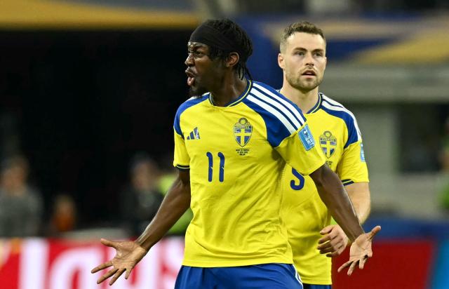 Sweden's forward #11 Anthony Elanga celebrates scoring his team's first goal during the 2026 World Cup Group F football match between Japan and Sweden at the Dallas Stadium in Arlington on June 25, 2026.  (Photo by Paul ELLIS / AFP)