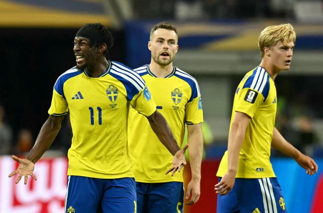 Sweden's forward #11 Anthony Elanga celebrates with teammates scoring his team's first goal during the 2026 World Cup Group F football match between Japan and Sweden at the Dallas Stadium in Arlington on June 25, 2026.  (Photo by Paul ELLIS / AFP)