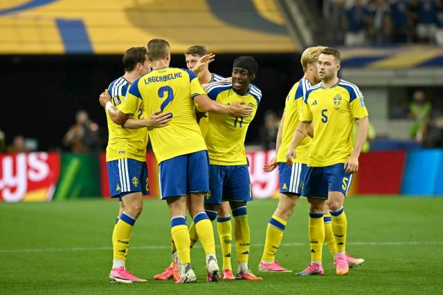 Sweden's forward #11 Anthony Elanga celebrates with teammates scoring his team's first goal during the 2026 World Cup Group F football match between Japan and Sweden at the Dallas Stadium in Arlington on June 25, 2026.  (Photo by Paul ELLIS / AFP)