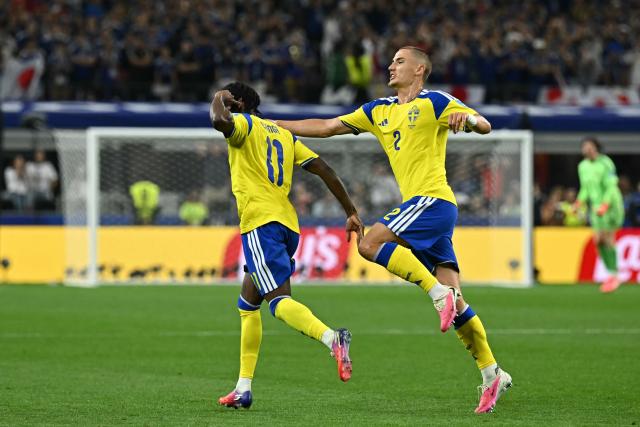 Sweden's forward #11 Anthony Elanga celebrates with teammate defender #02 Gustaf Lagerbielke scoring his team's first goal during the 2026 World Cup Group F football match between Japan and Sweden at the Dallas Stadium in Arlington on June 25, 2026.  (Photo by Paul ELLIS / AFP)