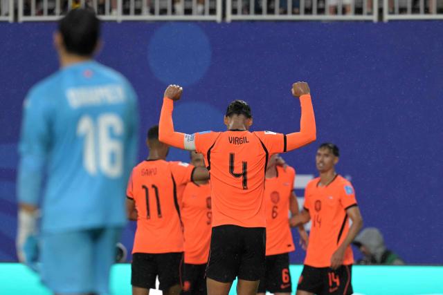 Netherlands' defender #04 Virgil van Dijk celebrates after winning the 2026 World Cup Group F football match between Tunisia and the Netherlands at the Kansas City Stadium in Kansas City on June 25, 2026.  (Photo by Juan MABROMATA / AFP)