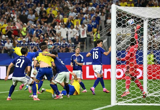 Japan's goalkeeper #01 Zion Suzuki makes a save during the 2026 World Cup Group F football match between Japan and Sweden at the Dallas Stadium in Arlington on June 25, 2026.  (Photo by Paul ELLIS / AFP)