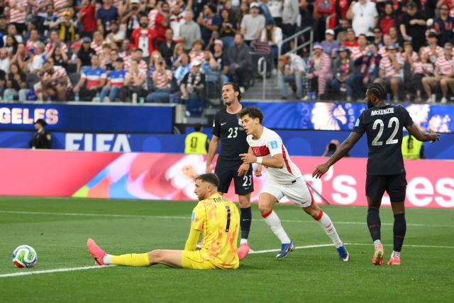 Turkey's midfielder #08 Arda Guler (C) celebrates after scoring his team’s first goal during the 2026 World Cup Group D football match between Turkey and USA at the Los Angeles Stadium in Inglewood on June 25, 2026.  (Photo by Patrick T. FALLON / AFP)
