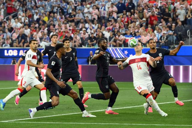 Turkey's defender #14 Abdulkerim Bardakci (2nd R) and US defender #22 Mark McKenzie (C) fight for the ball during the 2026 World Cup Group D football match between Turkey and USA at the Los Angeles Stadium in Inglewood on June 25, 2026.  (Photo by Patrick T. FALLON / AFP)