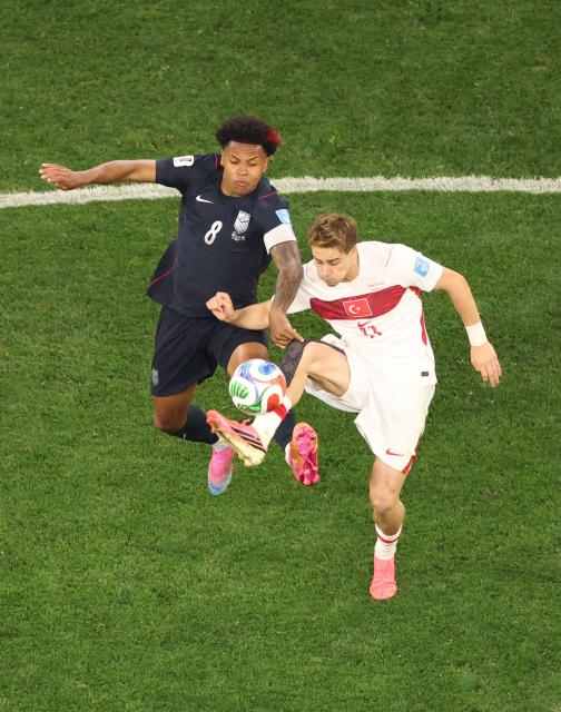 US midfielder #08 Weston McKennie and Turkey's forward #11 Kenan Yildiz fight for the ball during the 2026 World Cup Group D football match between Turkey and USA at the Los Angeles Stadium in Inglewood on June 25, 2026.  (Photo by Etienne LAURENT / AFP)