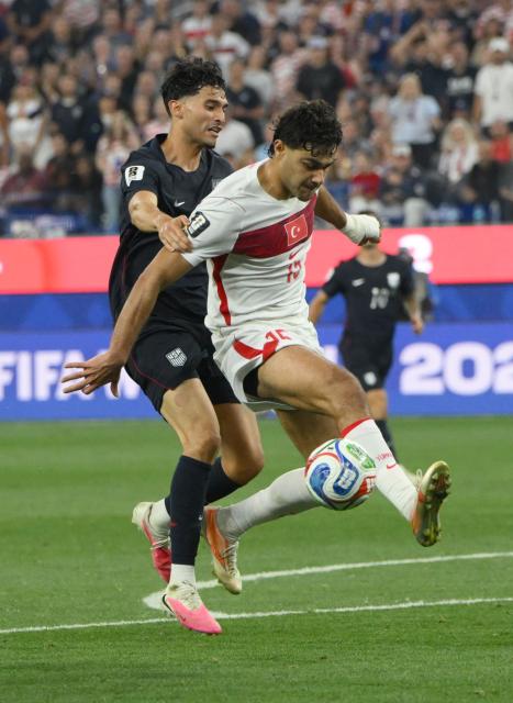 US forward #09 Ricardo Pepi and Turkey's defender #15 Ozan Kabak fight for the ball the 2026 World Cup Group D football match between Turkey and USA at the Los Angeles Stadium in Inglewood on June 25, 2026.  (Photo by Patrick T. FALLON / AFP)