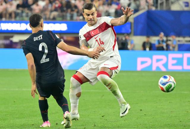 US defender #02 Sergino Dest and Turkey's defender #14 Abdulkerim Bardakci fight for the ball during the 2026 World Cup Group D football match between Turkey and USA at the Los Angeles Stadium in Inglewood on June 25, 2026.  (Photo by Frederic J. BROWN / AFP)