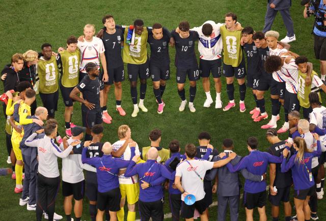 US players reacts at the end of the 2026 World Cup Group D football match between Turkey and USA at the Los Angeles Stadium in Inglewood on June 25, 2026.  (Photo by Etienne LAURENT / AFP)