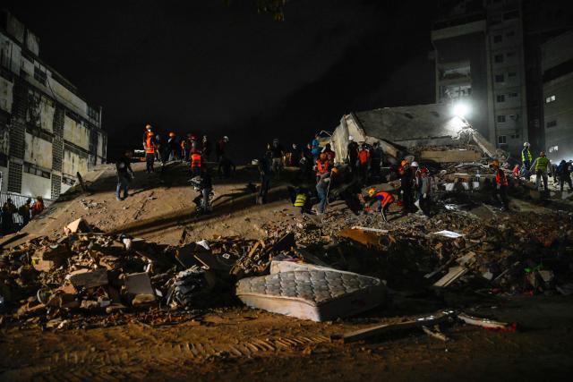 Rescue workers and volunteers search through the rubble of a collapsed building in Caracas on June 25, 2026, following a series of earthquakes. Desperate Venezuelans raced to find and rescue loved ones trapped alive beneath the rubble of collapsed buildings after two major earthquakes, measured at magnitudes 7.2 and 7.5, hit northern Venezuela killing at least 235 people and leaving more than 1,500 injured. (Photo by Maryorin Mendez / AFP)