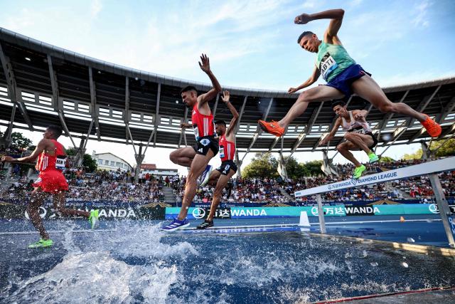 (FILES) Algeria's Bilal Tabti (R) competes in the men's steeple 3000m event of the Wanda Diamond League athletics meeting at the Charlety stadium in Paris on June 20, 2025. Paris police prefect asked on June 26, 2026, the organizers of "large-scale" events scheduled for this weekend in Paris—such as the Solidays festival, the Pride March, and the Charlety athletics meet—to cancel their events. The police prefecture justified this request by citing the "exceptional heatwave that has been ongoing since June 21," which is placing a strain on emergency services and healthcare facilities. In a statement, the prefecture warned that if the organizers in question do not "agree" to cancel these events, "the police prefect will ban them by official order." (Photo by Anne-Christine POUJOULAT / AFP)