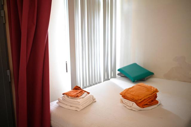 This photograph shows sheets on a bed at a VHS out-of-surveillance visitroom of Namur prison on June 23, 2026. Sharing a cell with two others around the clock has become a “living hell” during the heatwave, inmates at Namur prison in Belgium told AFP, highlighting chronic overcrowding in the country’s penitentiary system. (Photo by JOHN THYS / AFP)