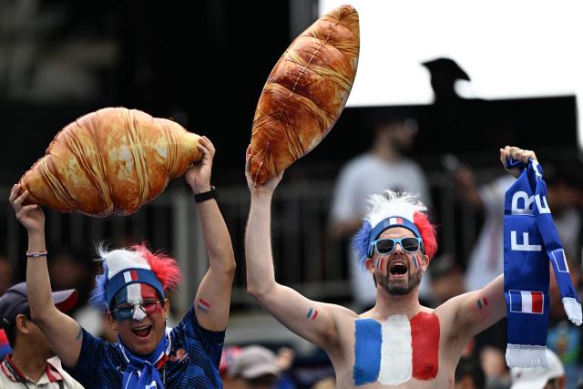 French fans cheer ahead of the 2026 World Cup Group I football match between Norway and France at the Boston Stadium in Foxborough on June 26, 2026.  (Photo by Jewel SAMAD / AFP)