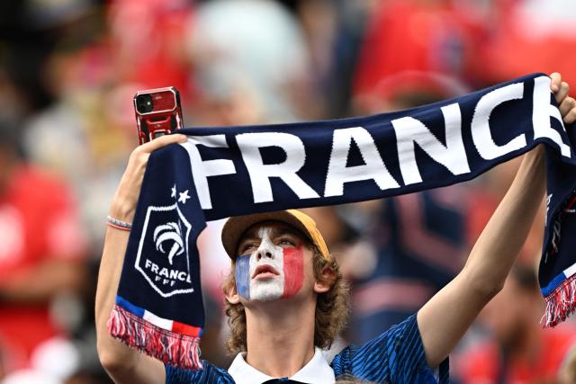 A French fan shows a scarf of his team ahead of the 2026 World Cup Group I football match between Norway and France at the Boston Stadium in Foxborough on June 26, 2026.  (Photo by Jewel SAMAD / AFP)