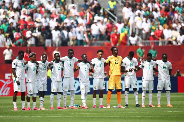 Senegal players observe a minute of silence for the victims of the Venezuela earthquakes ahead of the 2026 World Cup Group I football match between Senegal and Iraq at the Toronto Stadium in Toronto on June 26, 2026.  (Photo by Cole Burston / AFP)
