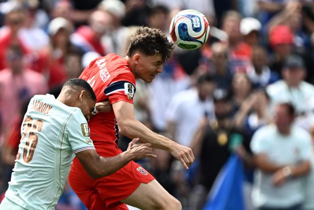 France's defender #26 Maxence Lacroix and Norway's forward #11 Jorgen Strand Larsen during the 2026 World Cup Group I football match between Norway and France at the Boston Stadium in Foxborough on June 26, 2026.  (Photo by Jewel SAMAD / AFP)