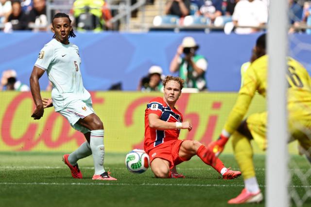 France's midfielder #06 Manu Kone and Norway's midfielder #21 Andreas Schjelderup fight for the ball during the 2026 World Cup Group I football match between Norway and France at the Boston Stadium in Foxborough on June 26, 2026.  (Photo by CHARLY TRIBALLEAU / AFP)