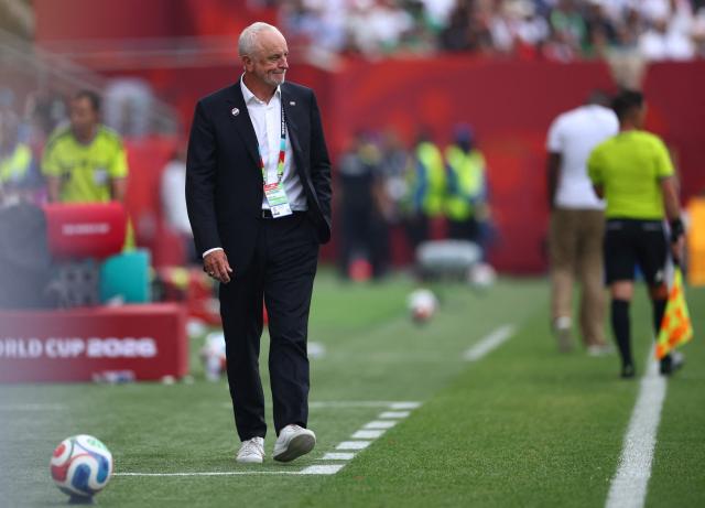 Iraq's Australian head coach Graham Arnold gestures on the touchline during the 2026 World Cup Group I football match between Senegal and Iraq at the Toronto Stadium in Toronto on June 26, 2026.  (Photo by Cole Burston / AFP)