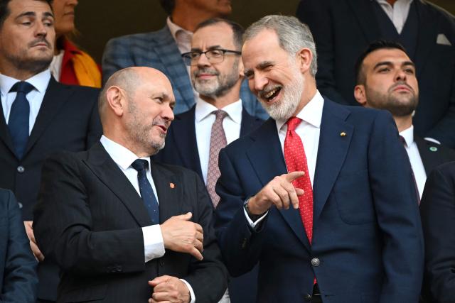 Spain's King Felipe VI talks with the President of the Royal Spanish Football Federation Rafael Louzan ahead of the 2026 World Cup Group H football match between Uruguay and Spain at the Guadalajara Stadium in Zapopan on June 26, 2026.  (Photo by CARL DE SOUZA / AFP)