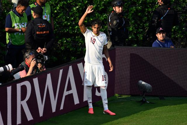 Spain's forward #19 Lamine Yamal gestures as he takes a corner kick during the 2026 World Cup Group H football match between Uruguay and Spain at the Guadalajara Stadium in Zapopan on June 26, 2026.  (Photo by Alfredo ESTRELLA / AFP)