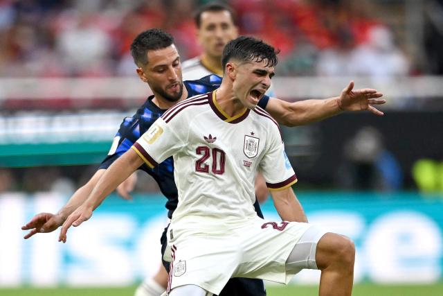 Uruguay's midfielder #06 Rodrigo Bentancur and Spain's midfielder #20 Pedri fight for the ball during the 2026 World Cup Group H football match between Uruguay and Spain at the Guadalajara Stadium in Zapopan on June 26, 2026.  (Photo by CARL DE SOUZA / AFP)