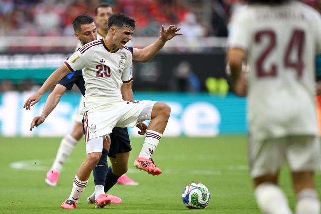 Uruguay's midfielder #06 Rodrigo Bentancur and Spain's midfielder #20 Pedri fight for the ball during the 2026 World Cup Group H football match between Uruguay and Spain at the Guadalajara Stadium in Zapopan on June 26, 2026.  (Photo by CARL DE SOUZA / AFP)