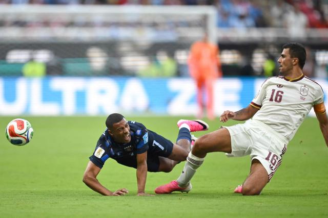 Uruguay's midfielder #07 Nicolas de la Cruz and Spain's midfielder #16 Rodri fight for the ball during the 2026 World Cup Group H football match between Uruguay and Spain at the Guadalajara Stadium in Zapopan on June 26, 2026.  (Photo by CARL DE SOUZA / AFP)