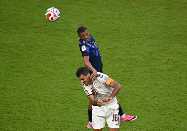 Uruguay's midfielder #07 Nicolas de la Cruz and Spain's midfielder #16 Rodri fight for the ball during the 2026 World Cup Group H football match between Uruguay and Spain at the Guadalajara Stadium in Zapopan on June 26, 2026.  (Photo by Alfredo ESTRELLA / AFP)