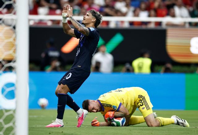 Uruguay's midfielder #20 Maximiliano Araujo reacts to a missed chance during the 2026 World Cup Group H football match between Uruguay and Spain at the Guadalajara Stadium in Zapopan on June 26, 2026.  (Photo by Ulises RUIZ / AFP)