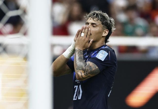 Uruguay's midfielder #20 Maximiliano Araujo reacts to a missed chance during the 2026 World Cup Group H football match between Uruguay and Spain at the Guadalajara Stadium in Zapopan on June 26, 2026.  (Photo by Ulises RUIZ / AFP)